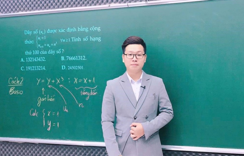 Thầy Đạt cho biết, hàng năm thầy đều tổ chức lễ vinh danh, trao bằng khen và thưởng tiền mặt cho các học sinh đạt điểm cao trong kỳ thi tốt nghiệp THPT. Ảnh: FB Thầy Đạt cho biết, hàng năm thầy đều tổ chức lễ vinh danh, trao bằng khen và thưởng tiền mặt cho các học sinh đạt điểm cao trong kỳ thi tốt nghiệp THPT. Ảnh: FB