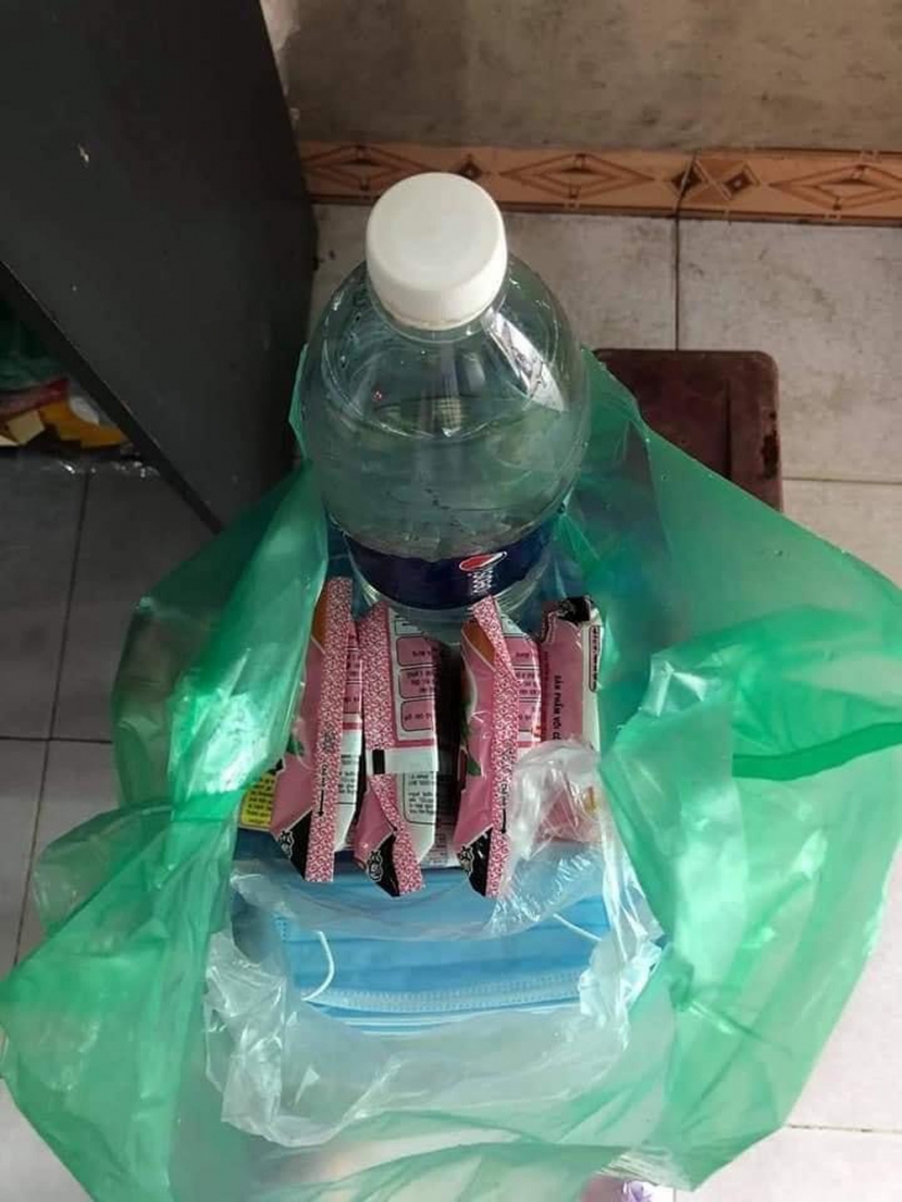 Nấu nồi mì tôm cho 2 thanh niên Thanh Hoá nhịn đói 1 tuần vì bị quỵt tiền công, chủ nhà vẫn thấy áy náy Nấu nồi mì tôm cho 2 thanh niên Thanh Hoá nhịn đói 1 tuần vì bị quỵt tiền công, chủ nhà vẫn thấy áy náy