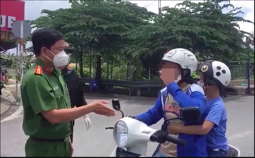 Nhiều người cho rằng, công an là phải dứt khoát như vậy. Nhanh gọn lẹ, giải thích nhiều lời với mấy người không biết điều mệt lắm. Nhiều người cho rằng, công an là phải dứt khoát như vậy. Nhanh gọn lẹ, giải thích nhiều lời với mấy người không biết điều mệt lắm.