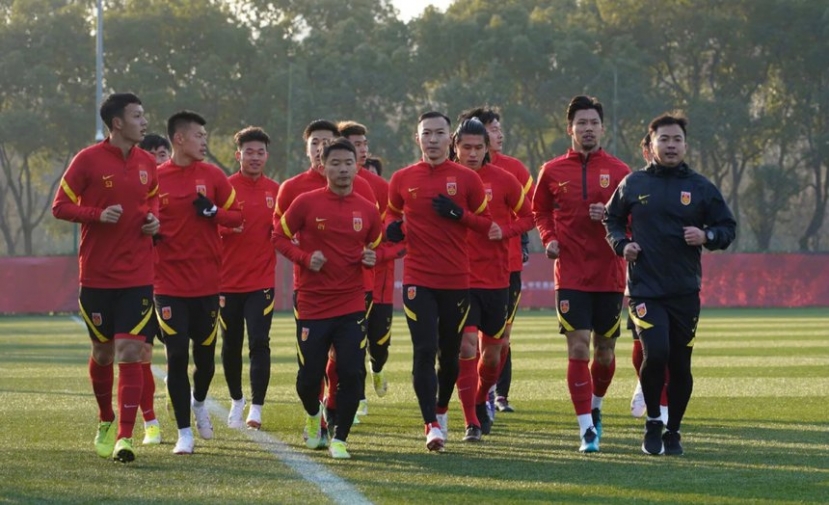 Thầy trò HLV Li Xiaopeng đang tập luyện để chuẩn bị cho vòng loại thứ 3 World Cup 2022. Ảnh: Sohu Thầy trò HLV Li Xiaopeng đang tập luyện để chuẩn bị cho vòng loại thứ 3 World Cup 2022. Ảnh: Sohu