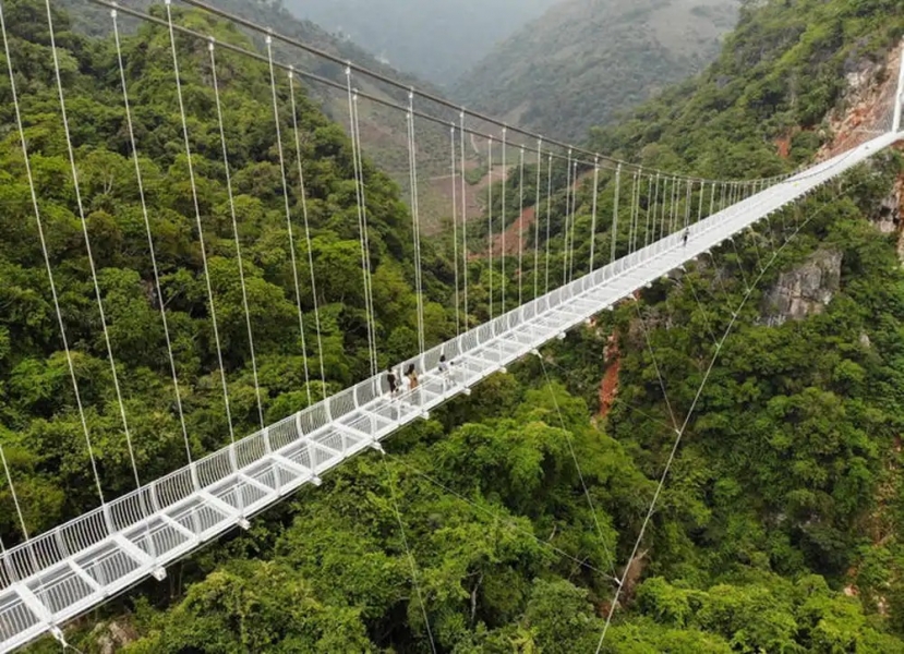 Việc mở cửa diễn ra chỉ 2 tháng sau khi Việt Nam bắt đầu nới lỏng các hạn chế đối với khách du lịch trong nước. Việc mở cửa diễn ra chỉ 2 tháng sau khi Việt Nam bắt đầu nới lỏng các hạn chế đối với khách du lịch trong nước.