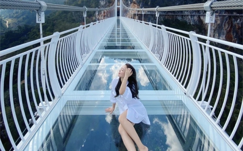 Bước lên cầu và nhìn xuống ban đầu thật đáng sợ, nhưng đó là một trải nghiệm đáng kinh ngạc. Ảnh: Nhac Nguyen/AFP via Getty Images Bước lên cầu và nhìn xuống ban đầu thật đáng sợ, nhưng đó là một trải nghiệm đáng kinh ngạc. Ảnh: Nhac Nguyen/AFP via Getty Images