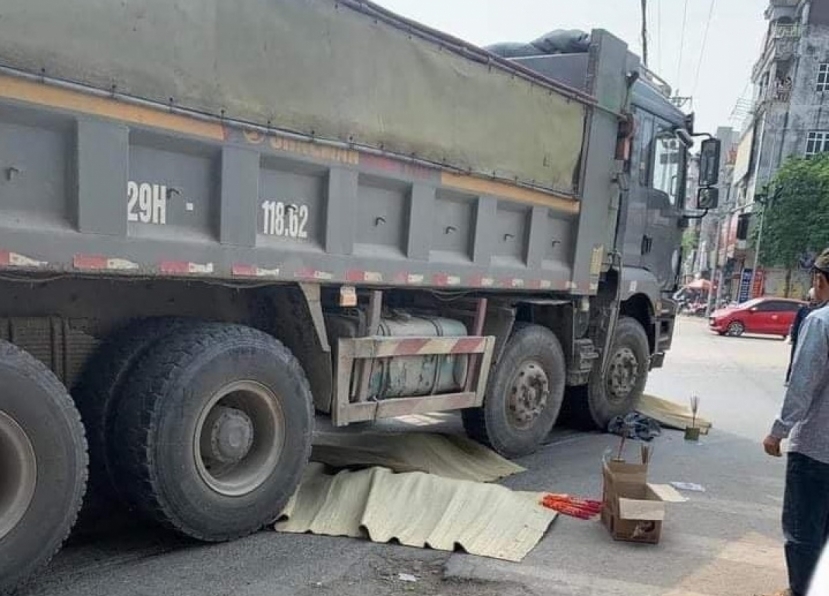 Vụ 3 mẹ con tử vong sau va chạm với xe 'hổ vồ' ở Ba Vì: Nạn nhân là người mẹ bị trao nhầm con - Ảnh 1 Vụ 3 mẹ con tử vong sau va chạm với xe 'hổ vồ' ở Ba Vì: Nạn nhân là người mẹ bị trao nhầm con - Ảnh 1