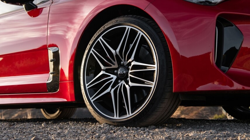 Kia Stinger 2022 có gì khiến nhà sản xuất tự tin tuyên bố đủ sức thách thức cả Audi A5 lẫn BMW 4-Series? - Ảnh 3 Kia Stinger 2022 có gì khiến nhà sản xuất tự tin tuyên bố đủ sức thách thức cả Audi A5 lẫn BMW 4-Series? - Ảnh 3