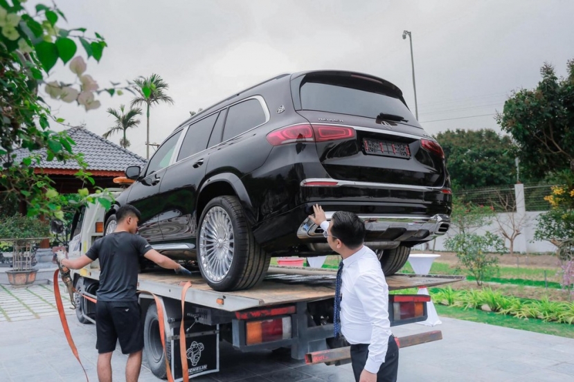 Chủ vườn lan đột biến sắm liền một cặp Mercedes siêu khủng làm quà tặng sinh nhật - Ảnh 2 Chủ vườn lan đột biến sắm liền một cặp Mercedes siêu khủng làm quà tặng sinh nhật - Ảnh 2