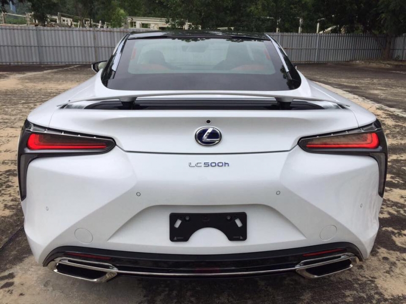 Mới lăn bánh hơn 1300 km Lexus LC 500H độc nhất được rao bán với giá không ngờ, xe có gì đặt biệt - Ảnh 4 Mới lăn bánh hơn 1300 km Lexus LC 500H độc nhất được rao bán với giá không ngờ, xe có gì đặt biệt - Ảnh 4