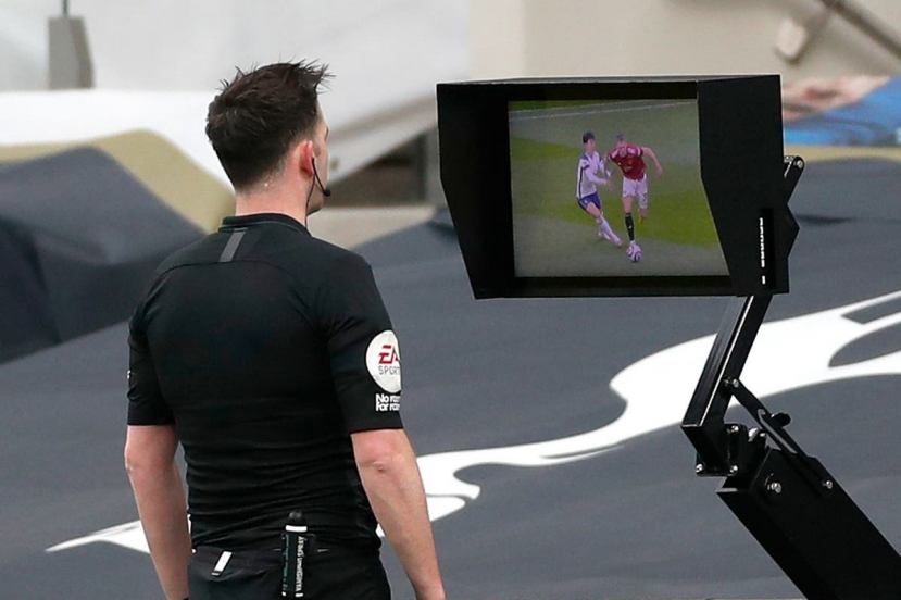 Trọng tài đã quá nhẹ tay, gián tiếp giúp Man Utd ngược dòng đánh bại Tottenham - Ảnh 4 Trọng tài đã quá nhẹ tay, gián tiếp giúp Man Utd ngược dòng đánh bại Tottenham - Ảnh 4