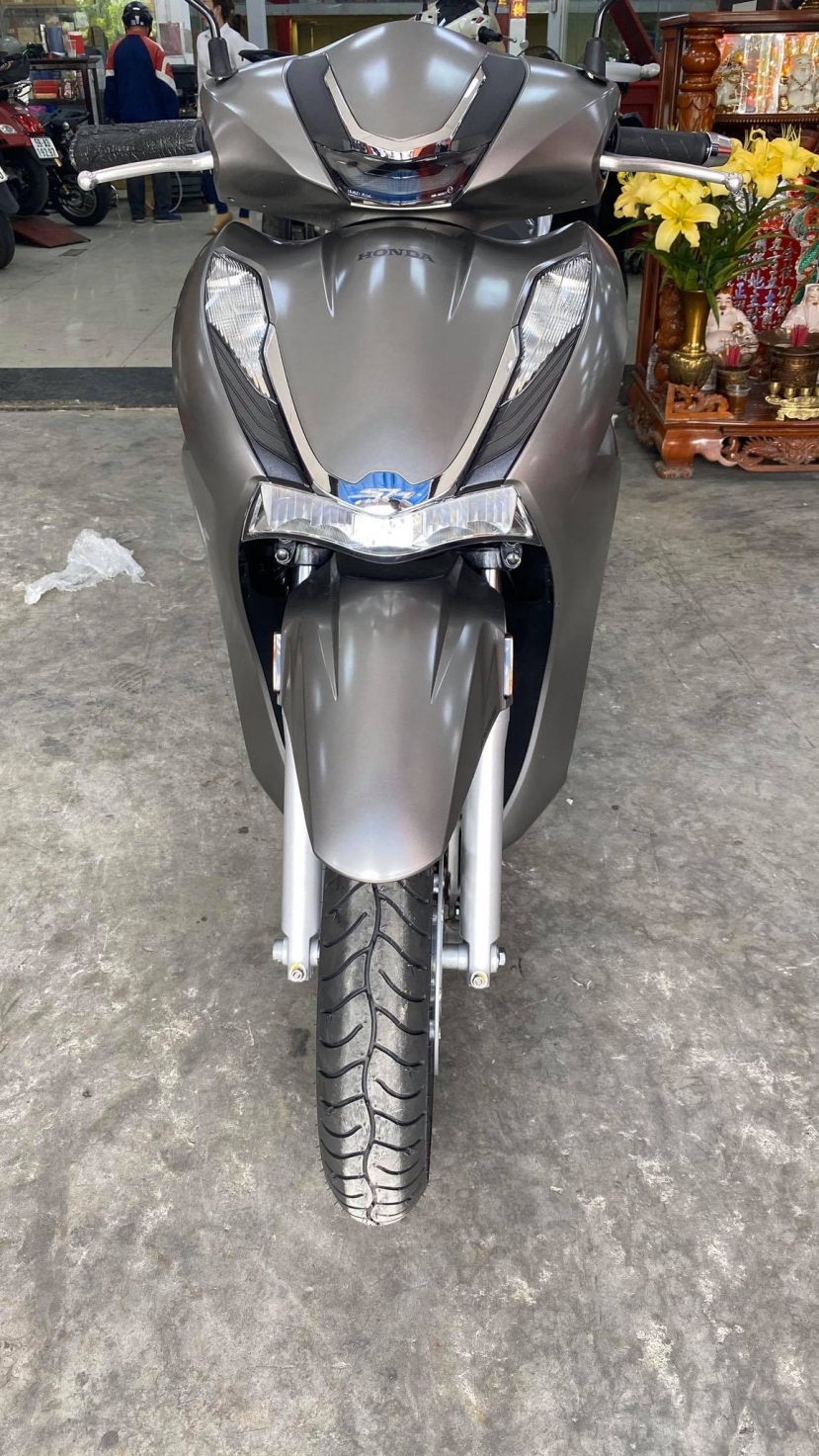 SH 350i đầu tiên có mặt tại Việt Nam: Chiếc tay ga chỉ dành cho đại gia thực thụ - Ảnh 3 SH 350i đầu tiên có mặt tại Việt Nam: Chiếc tay ga chỉ dành cho đại gia thực thụ - Ảnh 3