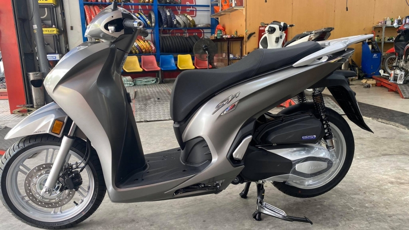 SH 350i đầu tiên có mặt tại Việt Nam: Chiếc tay ga chỉ dành cho đại gia thực thụ - Ảnh 2 SH 350i đầu tiên có mặt tại Việt Nam: Chiếc tay ga chỉ dành cho đại gia thực thụ - Ảnh 2