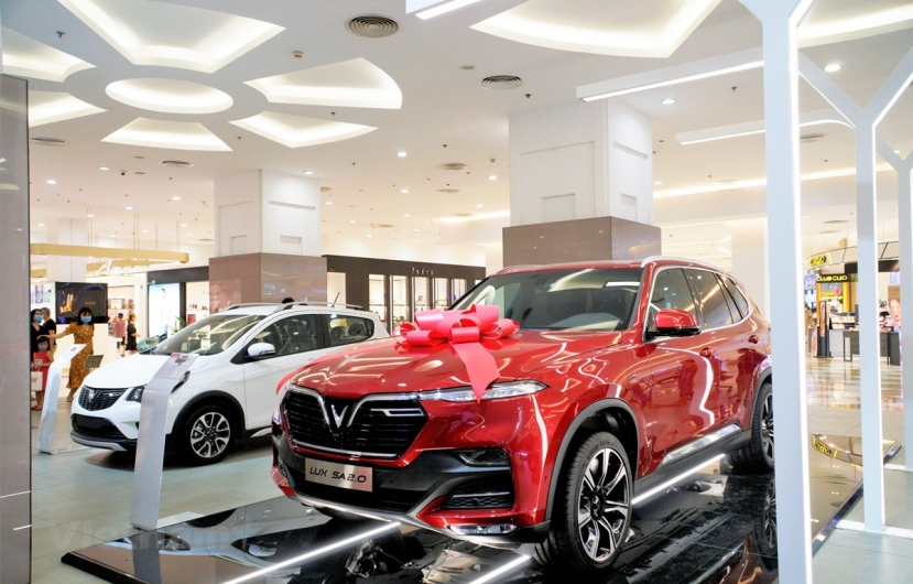 Ô tô trong nước giảm giá mạnh, khách mua hưởng lợi lớn - Ảnh 2 Ô tô trong nước giảm giá mạnh, khách mua hưởng lợi lớn - Ảnh 2