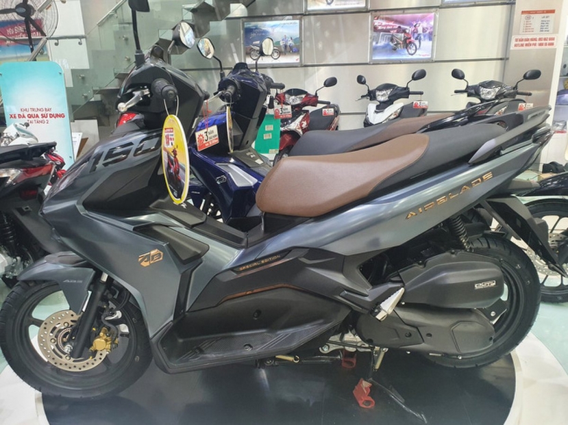 Nhiều đại lý Honda đồng loạt giảm giá sốc xe SH và Vision, tìm kiếm doanh số trước tháng Ngâu - Ảnh 3 Nhiều đại lý Honda đồng loạt giảm giá sốc xe SH và Vision, tìm kiếm doanh số trước tháng Ngâu - Ảnh 3
