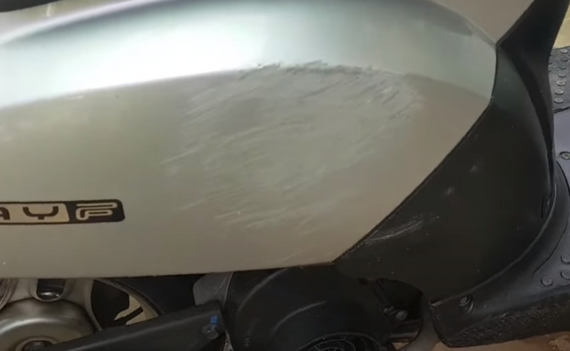 Hướng dẫn phục hồi xe máy bị xước sơn chỉ với chi phí rẻ không ngờ - Ảnh 3 Hướng dẫn phục hồi xe máy bị xước sơn chỉ với chi phí rẻ không ngờ - Ảnh 3