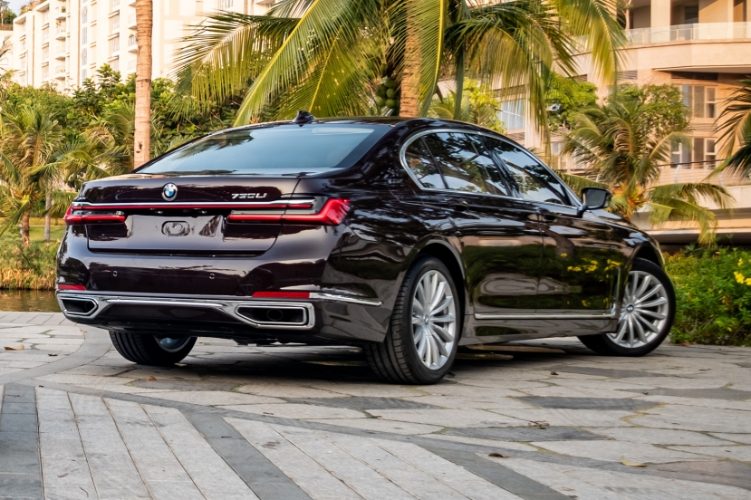 BMW 7-Series xả hàng giảm giá cực sâu, vượt mặt Mercedes trong phân khúc hạng sang tại Việt Nam - Ảnh 2 BMW 7-Series xả hàng giảm giá cực sâu, vượt mặt Mercedes trong phân khúc hạng sang tại Việt Nam - Ảnh 2