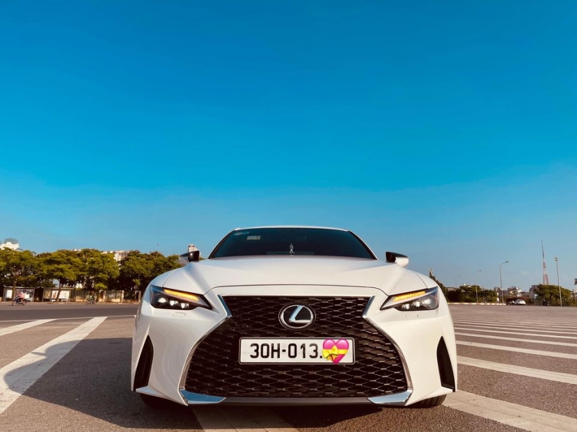 Lexus IS 300 thế hệ mới lần đầu lên sàn xe cũ, tiết kiệm vài trăm triệu cho khách mua - Ảnh 2 Lexus IS 300 thế hệ mới lần đầu lên sàn xe cũ, tiết kiệm vài trăm triệu cho khách mua - Ảnh 2