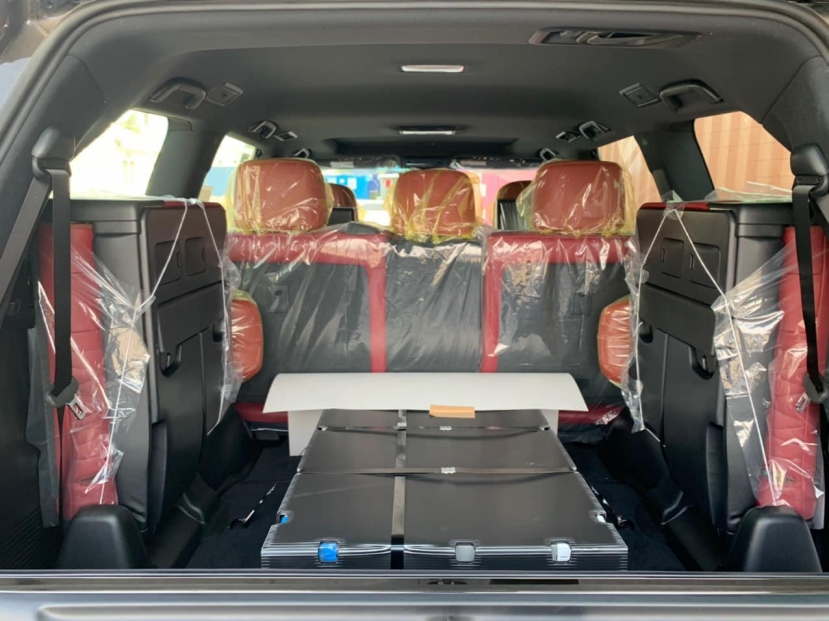 Lexus LX 570 bản đặc biệt lần đầu xuất hiện tại Việt Nam: Siêu phẩm chỉ dành cho đại gia - Ảnh 5 Lexus LX 570 bản đặc biệt lần đầu xuất hiện tại Việt Nam: Siêu phẩm chỉ dành cho đại gia - Ảnh 5