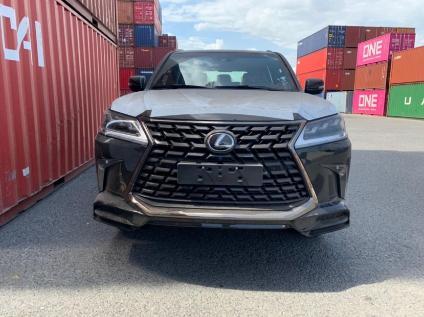 Lexus LX 570 bản đặc biệt lần đầu xuất hiện tại Việt Nam: Siêu phẩm chỉ dành cho đại gia - Ảnh 1 Lexus LX 570 bản đặc biệt lần đầu xuất hiện tại Việt Nam: Siêu phẩm chỉ dành cho đại gia - Ảnh 1