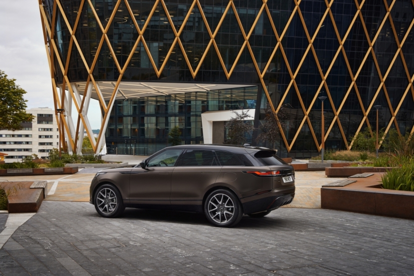 Range Rover Velar 2022 lộ diện: Xe sang không có điểm trừ, giá từ 1.4 tỷ đồng - Ảnh 3 Range Rover Velar 2022 lộ diện: Xe sang không có điểm trừ, giá từ 1.4 tỷ đồng - Ảnh 3