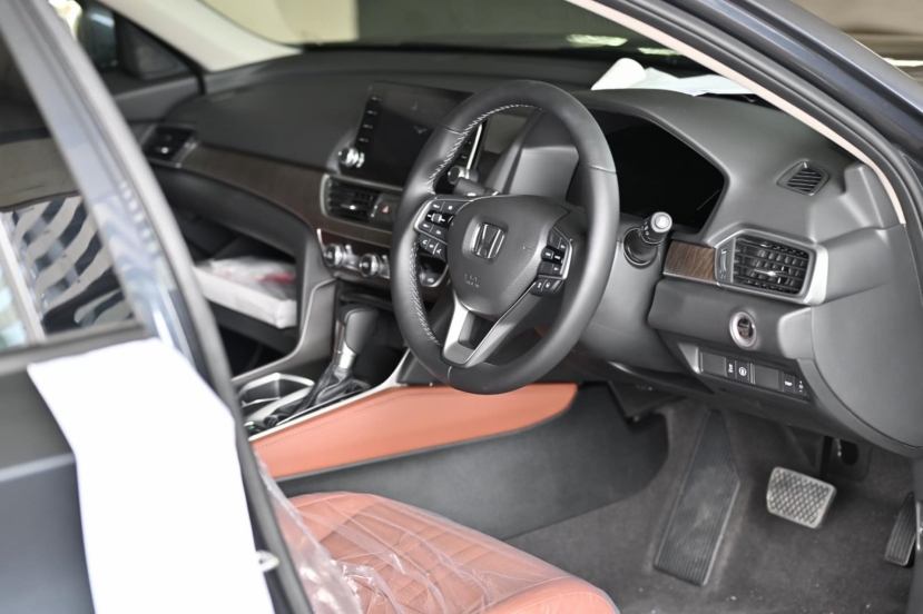 Ảnh thực tế Honda Accord đời mới sẽ có mặt tại Việt Nam thời gian tới - Ảnh 6 Ảnh thực tế Honda Accord đời mới sẽ có mặt tại Việt Nam thời gian tới - Ảnh 6