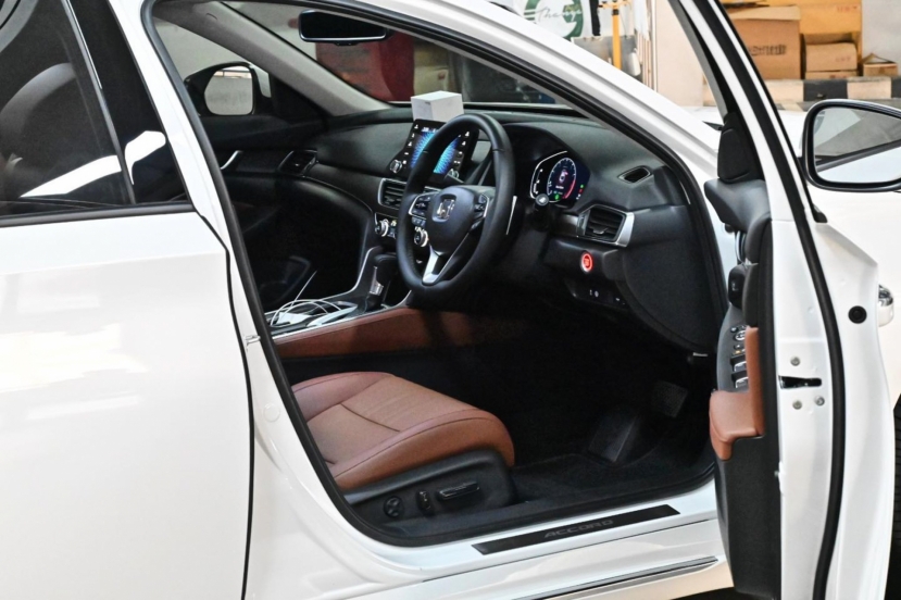 Ảnh thực tế Honda Accord đời mới sẽ có mặt tại Việt Nam thời gian tới - Ảnh 5 Ảnh thực tế Honda Accord đời mới sẽ có mặt tại Việt Nam thời gian tới - Ảnh 5