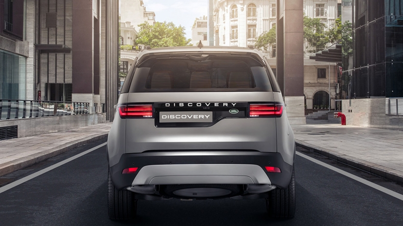 Land Rover Discovery phiên bản mới tại Việt Nam: Sang trọng, tinh tế và đa dụng hơn - Ảnh 4 Land Rover Discovery phiên bản mới tại Việt Nam: Sang trọng, tinh tế và đa dụng hơn - Ảnh 4