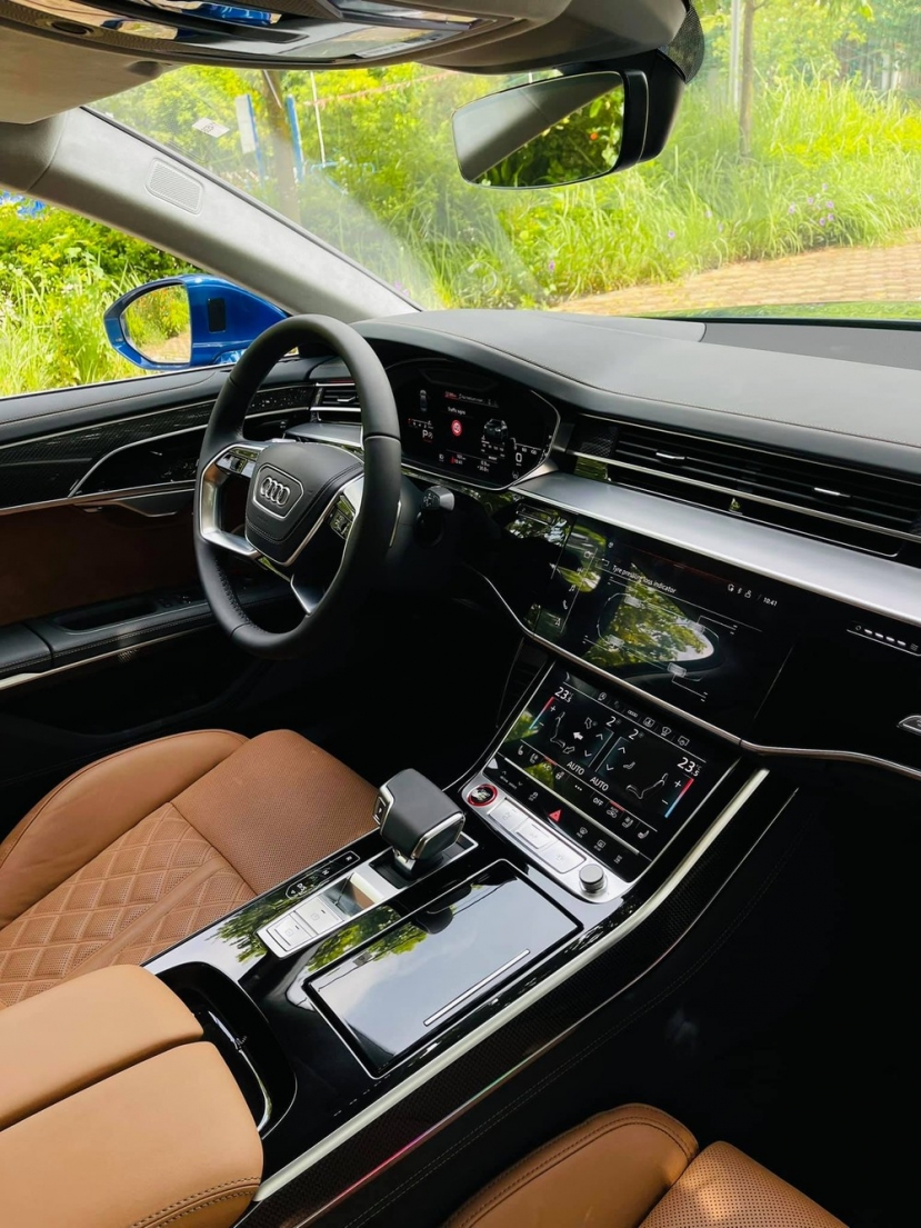 Cận cảnh Audi S8 thế hệ mới đầu tiên tại Việt Nam: Xe sang thỏa mãn đam mê tốc độ - Ảnh 7 Cận cảnh Audi S8 thế hệ mới đầu tiên tại Việt Nam: Xe sang thỏa mãn đam mê tốc độ - Ảnh 7