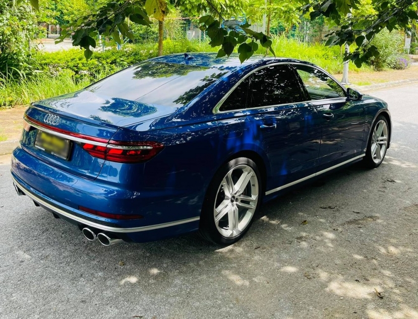 Cận cảnh Audi S8 thế hệ mới đầu tiên tại Việt Nam: Xe sang thỏa mãn đam mê tốc độ - Ảnh 3 Cận cảnh Audi S8 thế hệ mới đầu tiên tại Việt Nam: Xe sang thỏa mãn đam mê tốc độ - Ảnh 3