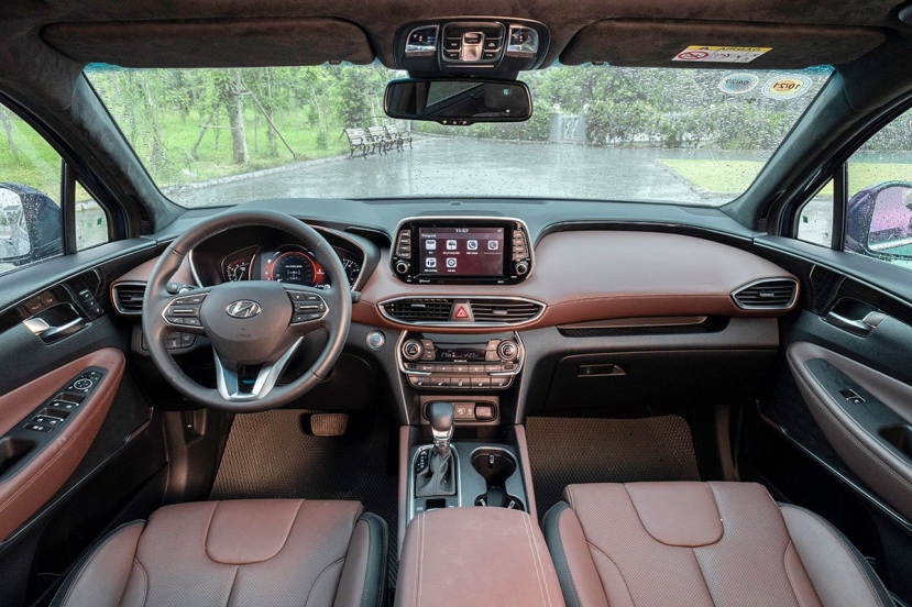 Thêm chiếc Hyundai Santa Fe biển VIP lên sàn xe cũ, vẫn nguyên vẹn chưa hề được lăn bánh - Ảnh 5 Thêm chiếc Hyundai Santa Fe biển VIP lên sàn xe cũ, vẫn nguyên vẹn chưa hề được lăn bánh - Ảnh 5