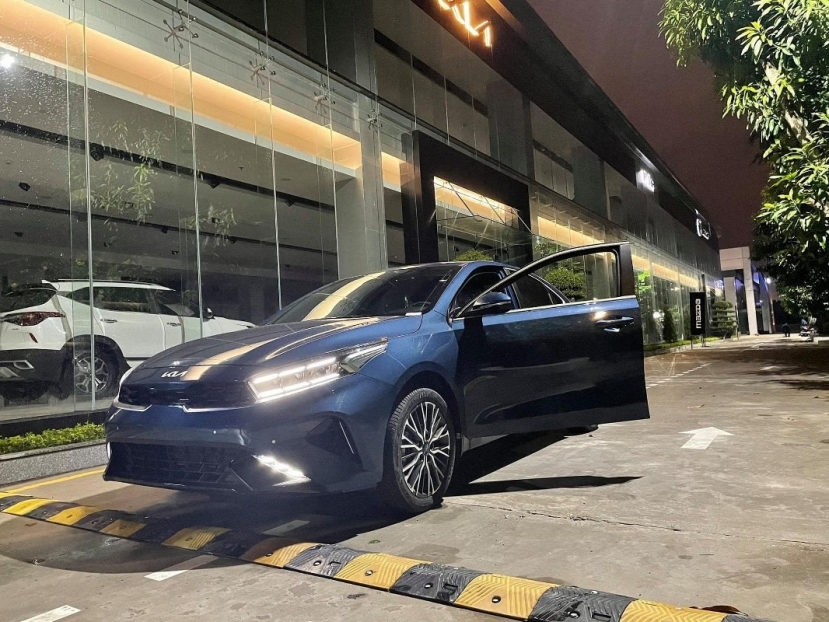 Cận cảnh Kia K3 có mặt tại đại lý, dân tình náo loạn vì một chi tiết khó hiểu - Ảnh 1 Cận cảnh Kia K3 có mặt tại đại lý, dân tình náo loạn vì một chi tiết khó hiểu - Ảnh 1