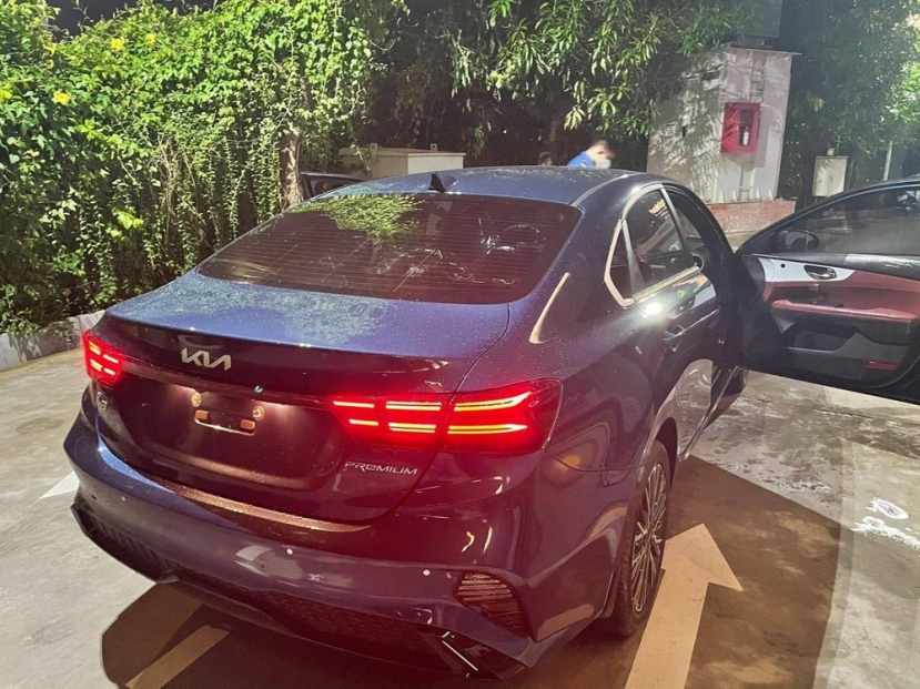 Cận cảnh Kia K3 có mặt tại đại lý, dân tình náo loạn vì một chi tiết khó hiểu - Ảnh 2 Cận cảnh Kia K3 có mặt tại đại lý, dân tình náo loạn vì một chi tiết khó hiểu - Ảnh 2