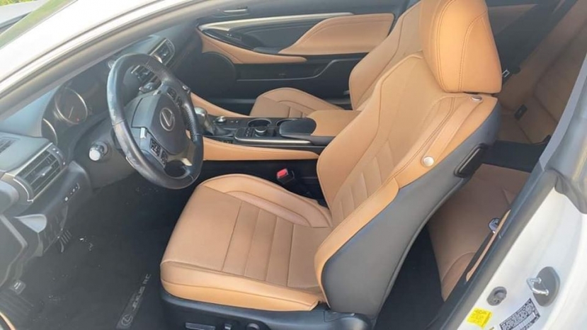 Lexus RC 200t qua sử dụng giảm giá hơn 1 tỷ đồng, chủ cũ rao bán sau 4 năm đồng hành - Ảnh 5 Lexus RC 200t qua sử dụng giảm giá hơn 1 tỷ đồng, chủ cũ rao bán sau 4 năm đồng hành - Ảnh 5