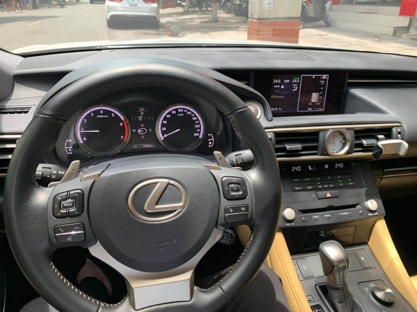 Lexus RC 200t qua sử dụng giảm giá hơn 1 tỷ đồng, chủ cũ rao bán sau 4 năm đồng hành - Ảnh 4 Lexus RC 200t qua sử dụng giảm giá hơn 1 tỷ đồng, chủ cũ rao bán sau 4 năm đồng hành - Ảnh 4