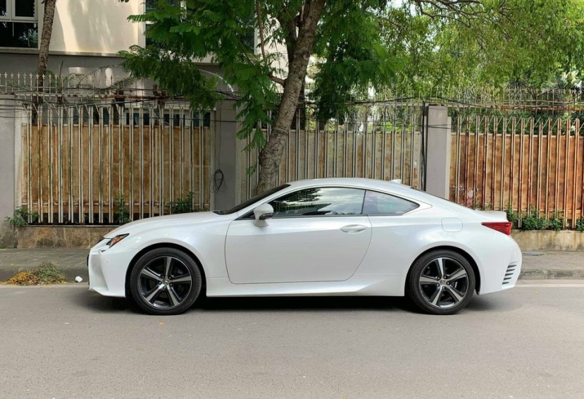 Lexus RC 200t qua sử dụng giảm giá hơn 1 tỷ đồng, chủ cũ rao bán sau 4 năm đồng hành - Ảnh 1 Lexus RC 200t qua sử dụng giảm giá hơn 1 tỷ đồng, chủ cũ rao bán sau 4 năm đồng hành - Ảnh 1