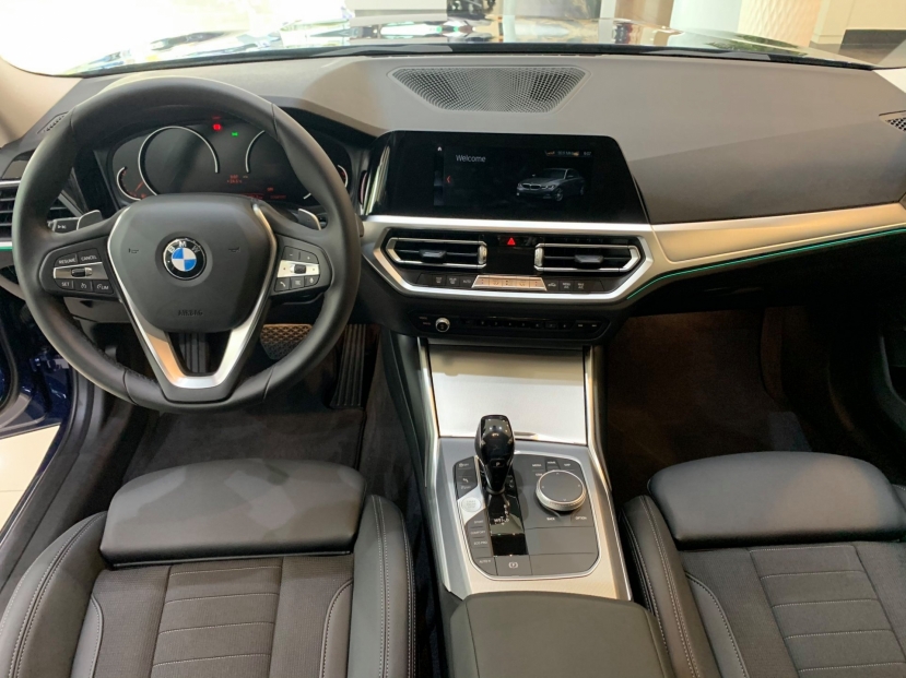 BMW 3-Series bất ngờ giảm giá kỷ lục, quyết vượt mặt Mercedes-Benz C-Class - Ảnh 5 BMW 3-Series bất ngờ giảm giá kỷ lục, quyết vượt mặt Mercedes-Benz C-Class - Ảnh 5