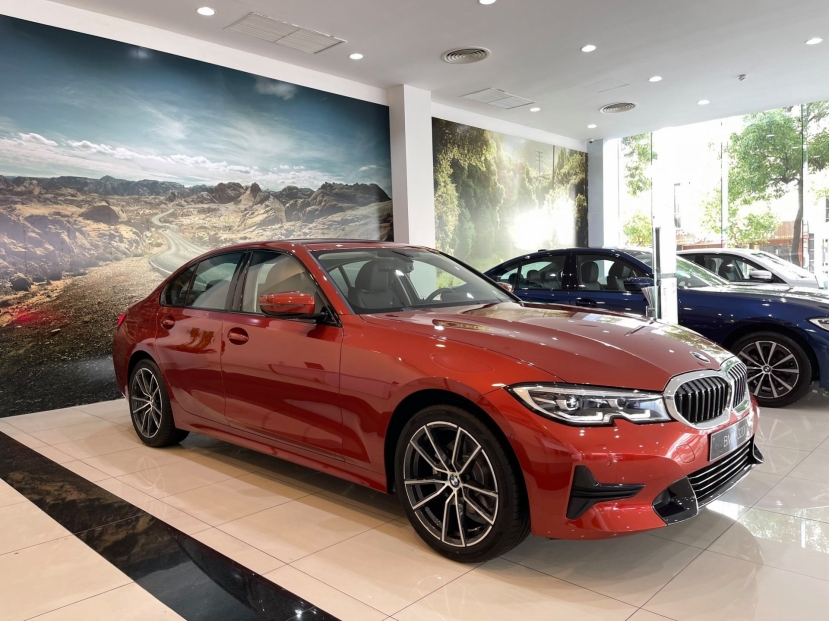 BMW 3-Series bất ngờ giảm giá kỷ lục, quyết vượt mặt Mercedes-Benz C-Class - Ảnh 3 BMW 3-Series bất ngờ giảm giá kỷ lục, quyết vượt mặt Mercedes-Benz C-Class - Ảnh 3