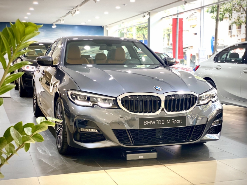 BMW 3-Series bất ngờ giảm giá kỷ lục, quyết vượt mặt Mercedes-Benz C-Class - Ảnh 1 BMW 3-Series bất ngờ giảm giá kỷ lục, quyết vượt mặt Mercedes-Benz C-Class - Ảnh 1