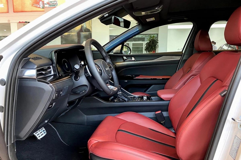Cận cảnh Kia K5 bản cao cấp: Trang bị, giá bán đều ăn đứt Toyota Camry - Ảnh 10 Cận cảnh Kia K5 bản cao cấp: Trang bị, giá bán đều ăn đứt Toyota Camry - Ảnh 10