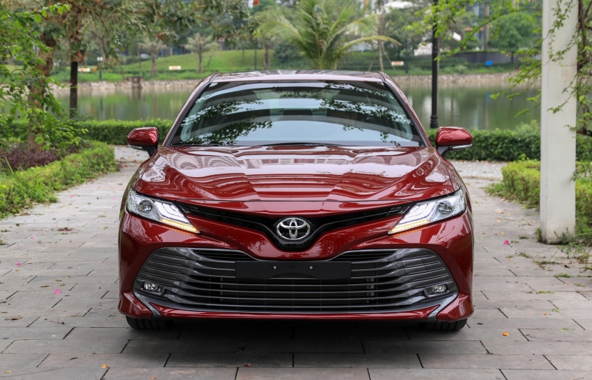 Đại lý xả hàng Toyota Camry đời cũ, giá giảm sâu chạm đáy thấp chưa từng có - Ảnh 1 Đại lý xả hàng Toyota Camry đời cũ, giá giảm sâu chạm đáy thấp chưa từng có - Ảnh 1