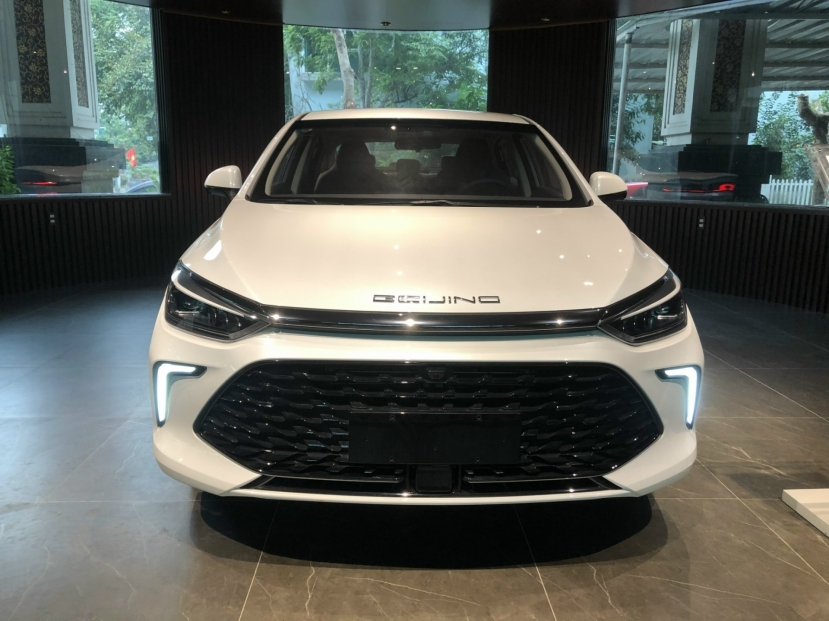 Mẫu sedan hạng C siêu rẻ ra mắt tại Việt Nam: Giá chưa tới 400 triệu đồng, ‘lấn át’ cả Mazda 3, Kia K3 - Ảnh 1 Mẫu sedan hạng C siêu rẻ ra mắt tại Việt Nam: Giá chưa tới 400 triệu đồng, ‘lấn át’ cả Mazda 3, Kia K3 - Ảnh 1