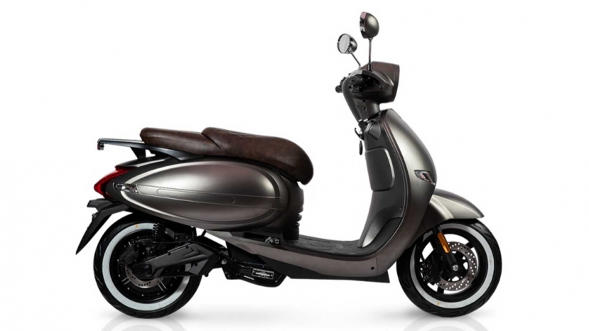 Hãng xe Trung Quốc ra mắt mẫu xe điện mới: Kiểu dáng giống Vespa, giá cao hơn Honda SH 150i - Ảnh 1 Hãng xe Trung Quốc ra mắt mẫu xe điện mới: Kiểu dáng giống Vespa, giá cao hơn Honda SH 150i - Ảnh 1