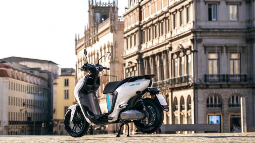 Mẫu xe điện mới của Yamaha gây sốt với thiết kế lạ mắt, giá ngang ngửa Honda SH - Ảnh 4 Mẫu xe điện mới của Yamaha gây sốt với thiết kế lạ mắt, giá ngang ngửa Honda SH - Ảnh 4