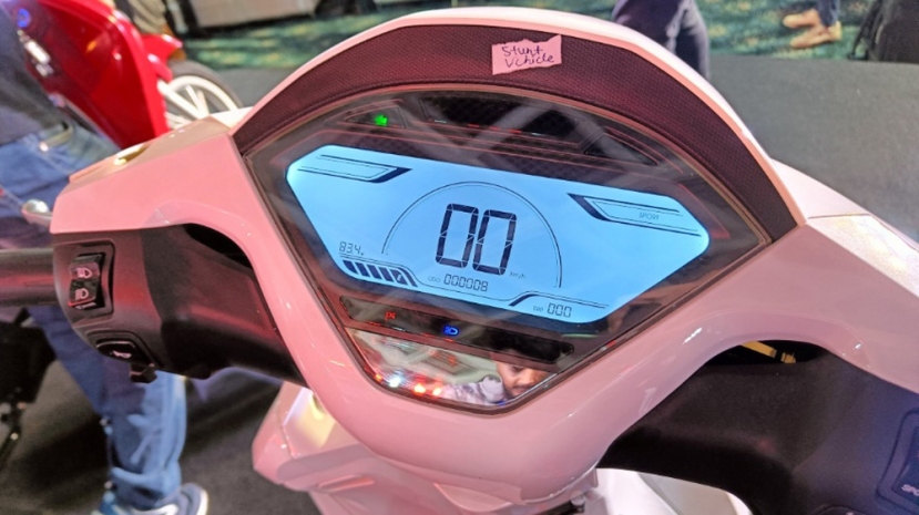 Mẫu xe máy điện gây sốt thị trường với loạt trang bị ‘khủng’, giá ngang Honda Vision - Ảnh 4 Mẫu xe máy điện gây sốt thị trường với loạt trang bị ‘khủng’, giá ngang Honda Vision - Ảnh 4