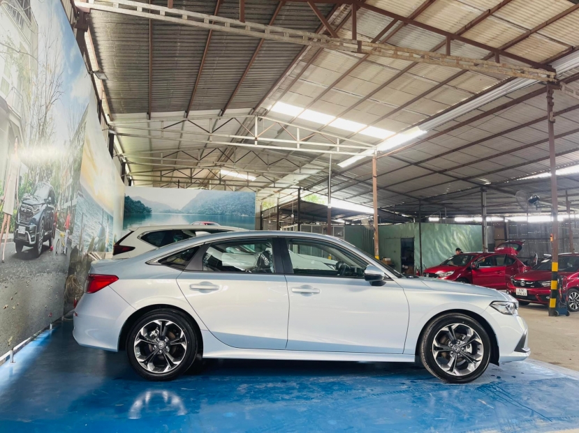 Honda Civic 2022 giảm giá 40 triệu đồng, trực tiếp ‘đe nẹt’ Toyota Corolla Altis - Ảnh 4 Honda Civic 2022 giảm giá 40 triệu đồng, trực tiếp ‘đe nẹt’ Toyota Corolla Altis - Ảnh 4