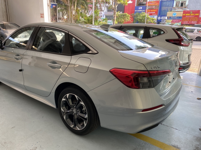 Honda Civic 2022 giảm giá 40 triệu đồng, trực tiếp ‘đe nẹt’ Toyota Corolla Altis - Ảnh 2 Honda Civic 2022 giảm giá 40 triệu đồng, trực tiếp ‘đe nẹt’ Toyota Corolla Altis - Ảnh 2