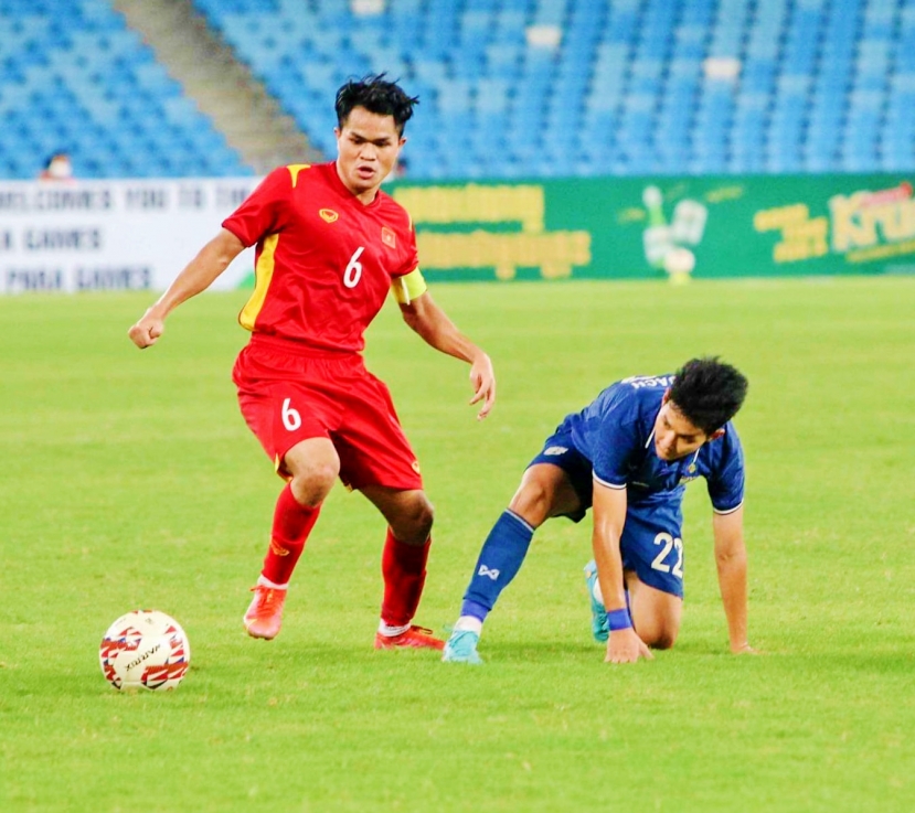 Quang Nho (đỏ) thể hiện tố chất thủ lĩnh ở U23 Việt Nam. Ảnh: VFF Quang Nho (đỏ) thể hiện tố chất thủ lĩnh ở U23 Việt Nam. Ảnh: VFF