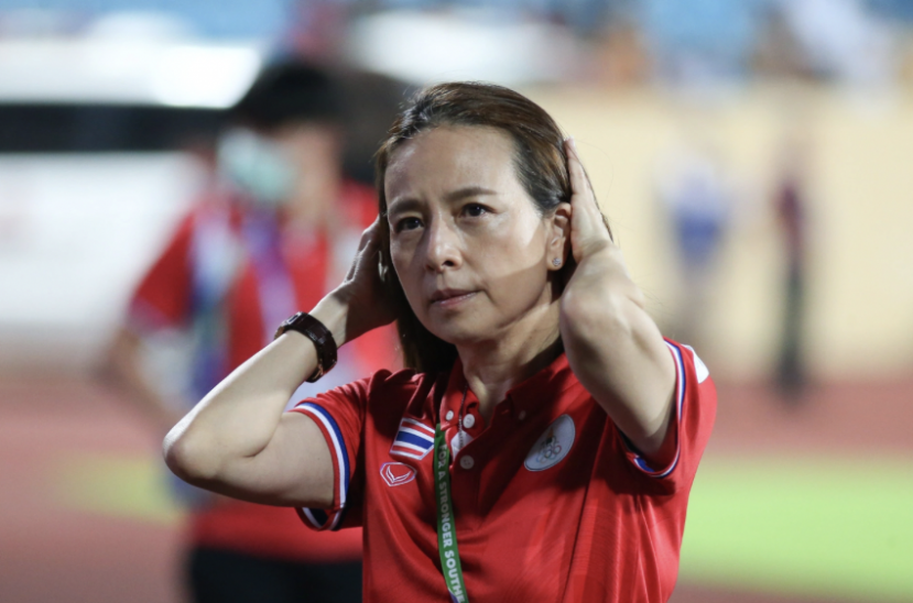 Madam Pang ấn tượng với bầu không khí tại sân Thiên Trường. Ảnh: Internet Madam Pang ấn tượng với bầu không khí tại sân Thiên Trường. Ảnh: Internet