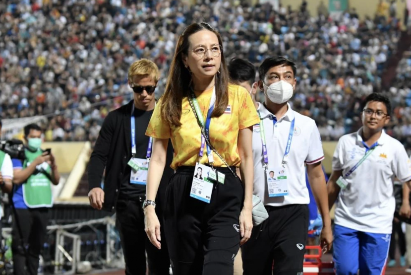 vị nữ trưởng đoàn U23 Thái Lan có sức ảnh hưởng rất lớn ở đội U23 Thái Lan. Ảnh: Internet vị nữ trưởng đoàn U23 Thái Lan có sức ảnh hưởng rất lớn ở đội U23 Thái Lan. Ảnh: Internet
