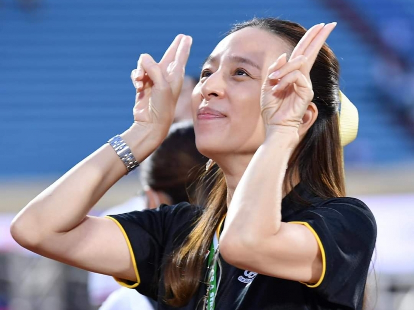 Madam Pang khẳng định không chỉ đạo cầu thủ câu giờ. Ảnh: Internet Madam Pang khẳng định không chỉ đạo cầu thủ câu giờ. Ảnh: Internet