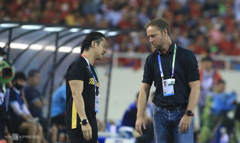 HLV Polking cùng trợ lý không được nhận huy chương tại SEA Games 31. Ảnh: VnExpress HLV Polking cùng trợ lý không được nhận huy chương tại SEA Games 31. Ảnh: VnExpress