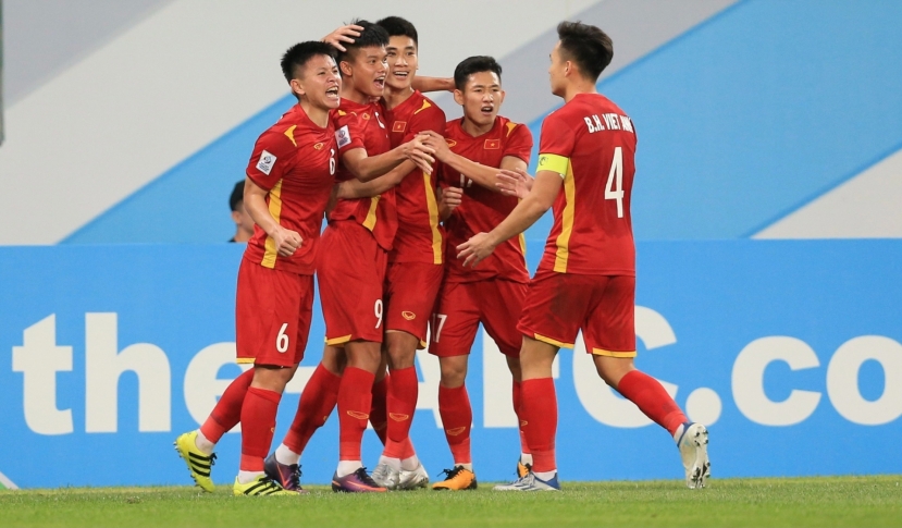 Văn Tùng ghi bàn đẹp mắt tái lập thế dẫn bàn cho U23 Việt Nam. Ảnh: Internet Văn Tùng ghi bàn đẹp mắt tái lập thế dẫn bàn cho U23 Việt Nam. Ảnh: Internet