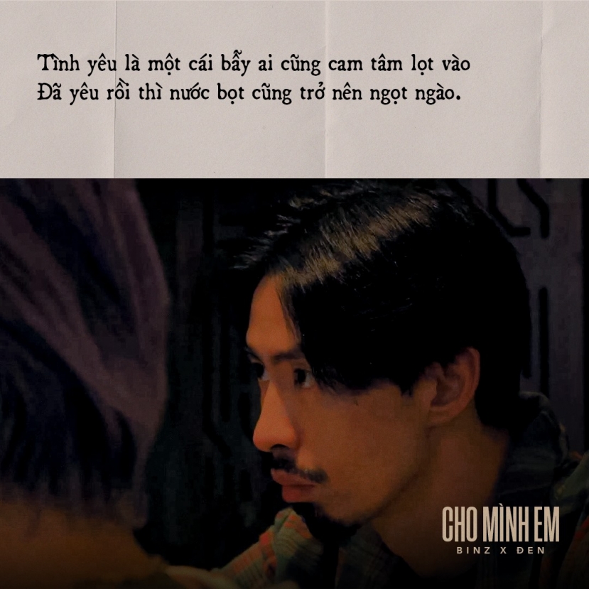 'Tình yêu là một cái bẫy ai cũng cam tâm lọt vào. Đã yêu nhau thì nước bọt cũng bỗng trở nên ngọt ngào', Đen Vâu nói. 'Tình yêu là một cái bẫy ai cũng cam tâm lọt vào. Đã yêu nhau thì nước bọt cũng bỗng trở nên ngọt ngào', Đen Vâu nói.